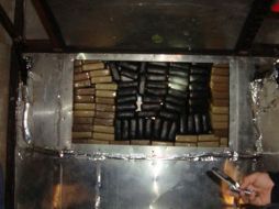 La droga estaba escondida en un compartimento del vehículo. EL UNIVERSAL  /