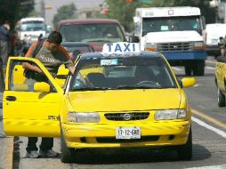 Los taxistas tendrán equipos de radio, y un gafete de identificación avalado por la Secretaría de Seguridad Ciudadana. ARCHIVO  /
