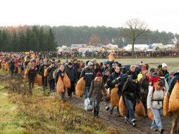 Estos manifestantes forman parte de la mayor congregación de activistas antinucleares de las últimas décadas. AFP  /