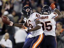 Chris Harris celebrando la victoria de los Osos de Chicago. AP  /