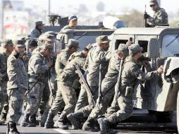 La Cámara de Diputados aprobó en comisión incrementar 25% el presupuesto 2011 para renovar armamentos y equipo de la Sedena. S. NÚÑEZ  /