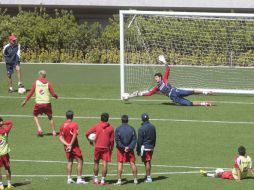 Chivas tiene un panorama difícil para acceder a la Liguilla del Torneo Apertura 2010. S. NÚÑEZ  /