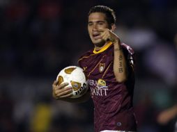 El jugador de Estudiantes Tecos Mauro Cejas festejando sus tres goles anotados frente a los Diablos Rojos. EFE  /