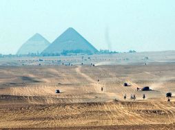 Después de la intervención de este programa en las áridas arenas del desierto ya logran verse algunas manchas verdes en el paisaje. EFE  /