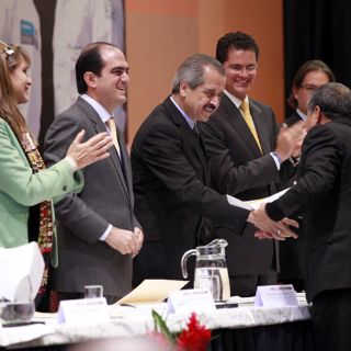 Córdova pide inyectar recursos al IMSS