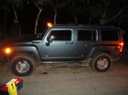 Los cuerpos fueron localizados en una Hummer color azul. EFE  /