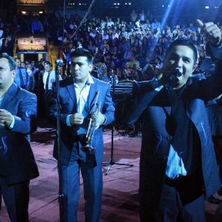 Espectacular cierre de las Fiestas de Octubre con La Arrolladora Banda El Limón