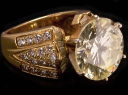 Anillo que lleva incrustado un diamante de 12.25 quilates cuyo precio de salida es de 1.4 millones de pesos. EFE SAE  /