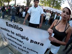 Aspecto de la manifestación de ayer, llevada a cabo por estudiantes de la UdeG afuera de Casa Jalisco. A. HINOJOSA  /