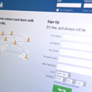 Facebook y Google ''pelean'' por contactos