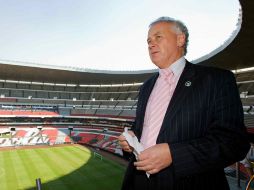 Rick Parry durante su visita al Estadio Azteca. MEXSPORT  /