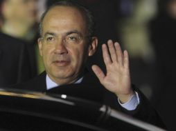 Felipe Calderón durante su llegada a Seúl. AP  /