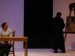 Escena de la obra de teatro que presentó el grupo Atabal, de Querétaro. M. FREYRÍA  /