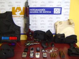 Los indiciados fueron capturados en posesión de diversos objetos de uso exclusivo del Ejército. ESPECIAL  /