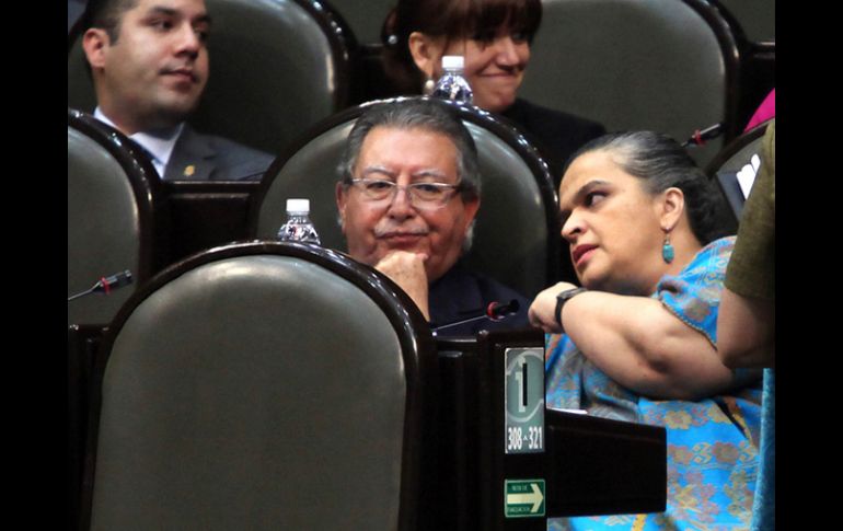 El coordinador del PRI, Francisco Rojas, y Beatriz Paredes, buscan  ''destrabar'' el presupuesto. EL UNIVERSAL  /