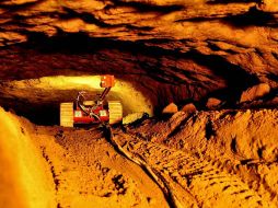 El robot ingresa al milenario túnel construido por los antiguos teotihuacanos. EL UNIVERSAL  /