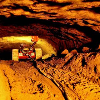 Un robot escudriña bajo el templo de Quetzalcóatl