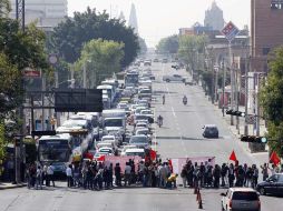 Aspecto del bloqueo en la Avenida Alcalde y Maestros, a cargo de estudiantes de la UdeG. A. GARCÍA  /