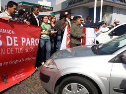 Aspecto del bloqueo en la zona de La Minerva por estudiantes de la UdeG. A. HINOJOSA  /