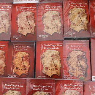 Mario Vargas Llosa vende miles de libros en España