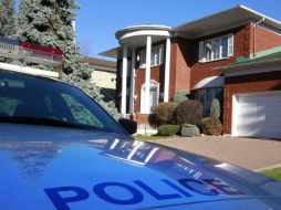 La policía inivestiga el lugar del crímen tras la muerte de Rizzuto. REUTERS  /