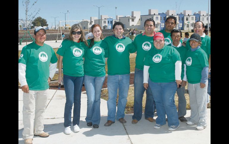 Directivos y colaboradores del programa de reforestación de Ara.EL INFORMADOR  /