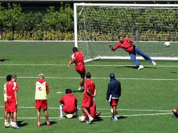 Los jugadores de Chivas confían en poder obtener la victoria ante el Monterrey. MEXSPORT  /