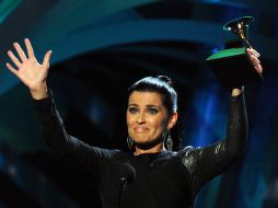 La cantante se manifestó emocionada por recibir su Grammy Latino. AFP  /