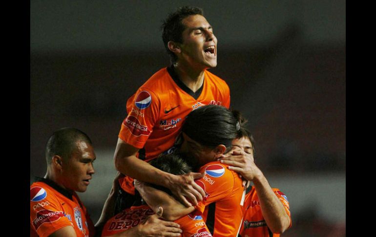 Damian Manso de Pachuca, celebra su anotación durante el juego de hoy frente a Necaxa. MEXSPORT  /