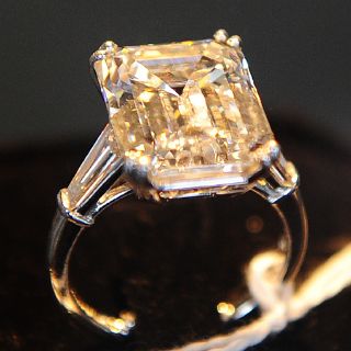 Venden anillo de compromiso en 550 mil dólares