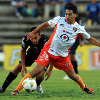 Jaguares tiene pie y medio en la Liguilla