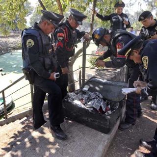 Hallan maleta con dólares falsos en el DF