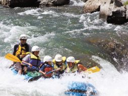 En el Río Comalita, en Huatulco, se puede realizar rafting para novatos, intermedios y expertos. EL UNIVERSAL  /