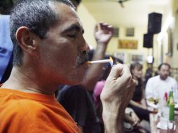 Con el convenio de la Cofepris y su publicación, la Secretaría de Salud podrá aplicar la ley contra fumadores. A. GARCÍA  /