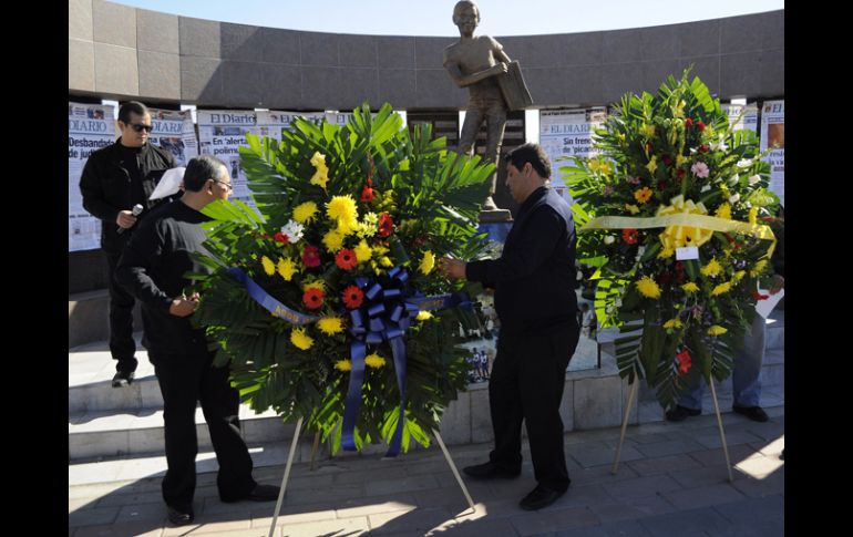 La violencia en Juárez ha alcanzado también a periodistas. En la imagen, ceremonia de aniversario luctuoso de Armando Rodríguez.REUTERS  /