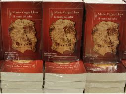 Entre los libros que se repartieron se encuentra 'El sueño del celta', obra realizada por Mario Vargas Llosa. EFE  /