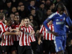 Los jugadores de Sunderland festejando tras humillar al Chelsea. REUTERS  /