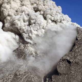 Hallan cadáveres víctimas de la erupción del Monte Merapi