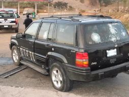 Tras el enfrentamiento, este vehículo quedó con impactos de bala. EL UNIVERSAL  /