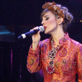 Accidente irrumpe en presentación de Filippa Giordano en el Telmex