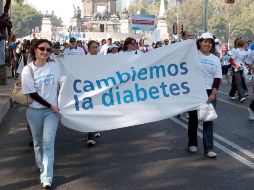 Cientos de personas participaron en la caminata y paseo por la cura de la diabetes en la Ciudad de México. NTX  /