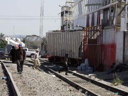 Migrantes pasan días junto a las vías de las rutas que van hacia la Frontera Norte, antes de irse de ‘‘trampas’’. A. GARCÍA  /