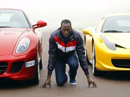 El jamaiquino Usain Bolt reconoció que esos Ferraris son aún más rápidos que él mismo.  REUTERS  /