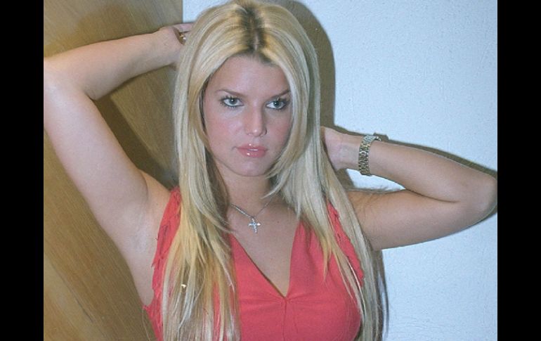 La joya de compromiso que Eric regaló a Jessica fue un anillo de rubíes. EL UNIVERSAL  /