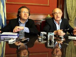 El canciller argentino Héctor Timerman (d) y su homólogo uruguayo, Luis Almagro (i). EFE  /