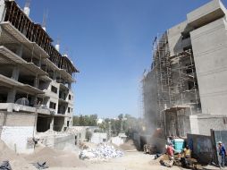 Pese a cerecer de las licencias de construcción, la obra registra un importante avance en su construcción. A. CAMACHO  /