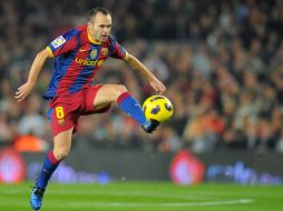 El jugador del Barcelona Andrés Iniesta es uno de los candidatos a ganar el Balón de Oro. AFP  /