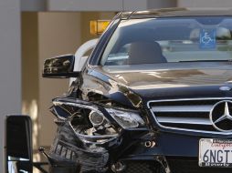 El Mercedes E350 en el que recibió los disparos Sue Ronni Chasen. AP  /