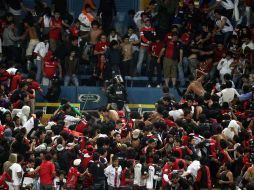 Enfrentamiento en tribuna durante el encuentro del 13 de noviembre entre Atlas y Tigres. MEXSPORT  /