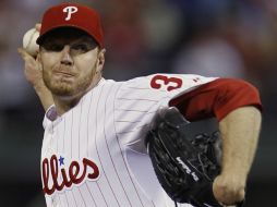 Roy Halladay logró lanzar dos juegos perfectos, uno en temporada regular y otro en la postemporada. AP  /